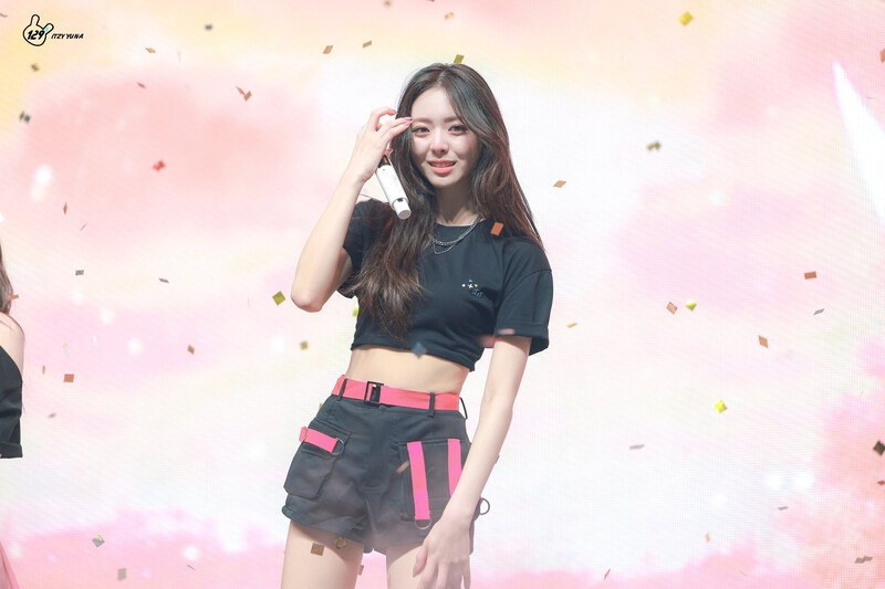 220409 ITZY 1st Fanmeeting - Yuna documents 1