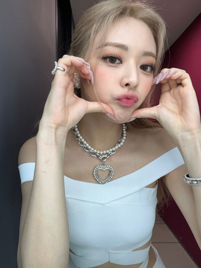 220719 ITZY SNS Update - Yuna documents 11