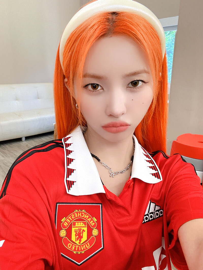 240801 - (G)I-DLE Twitter Update with SOYEON - Dex's Fridge Interview documents 1