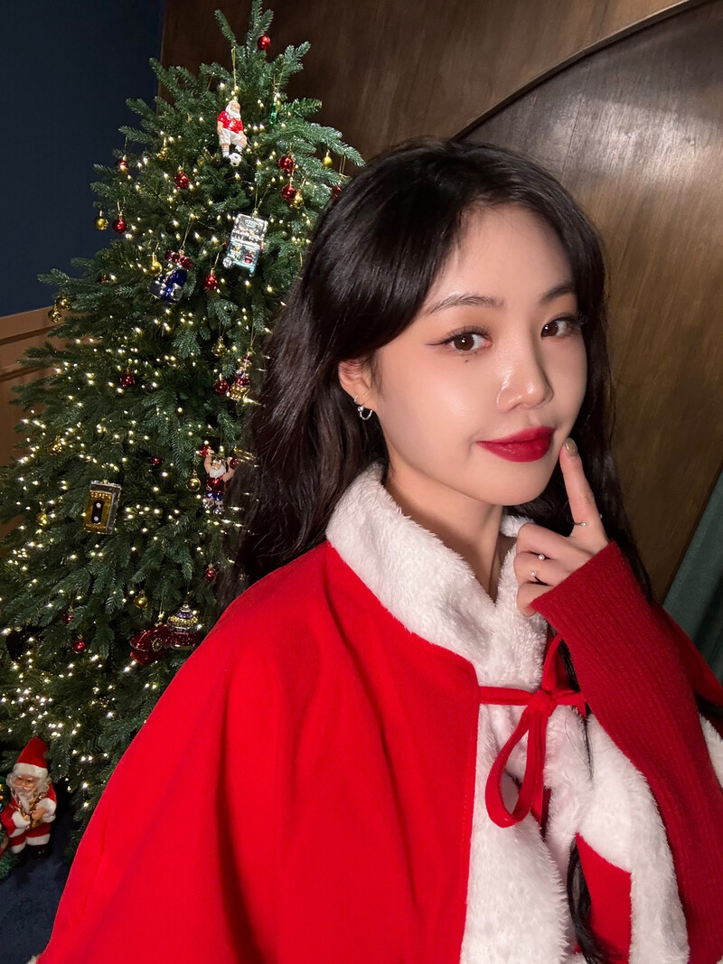 241224 - SOOJIN SNS Update | Merry Christmas From Sootang documents 2