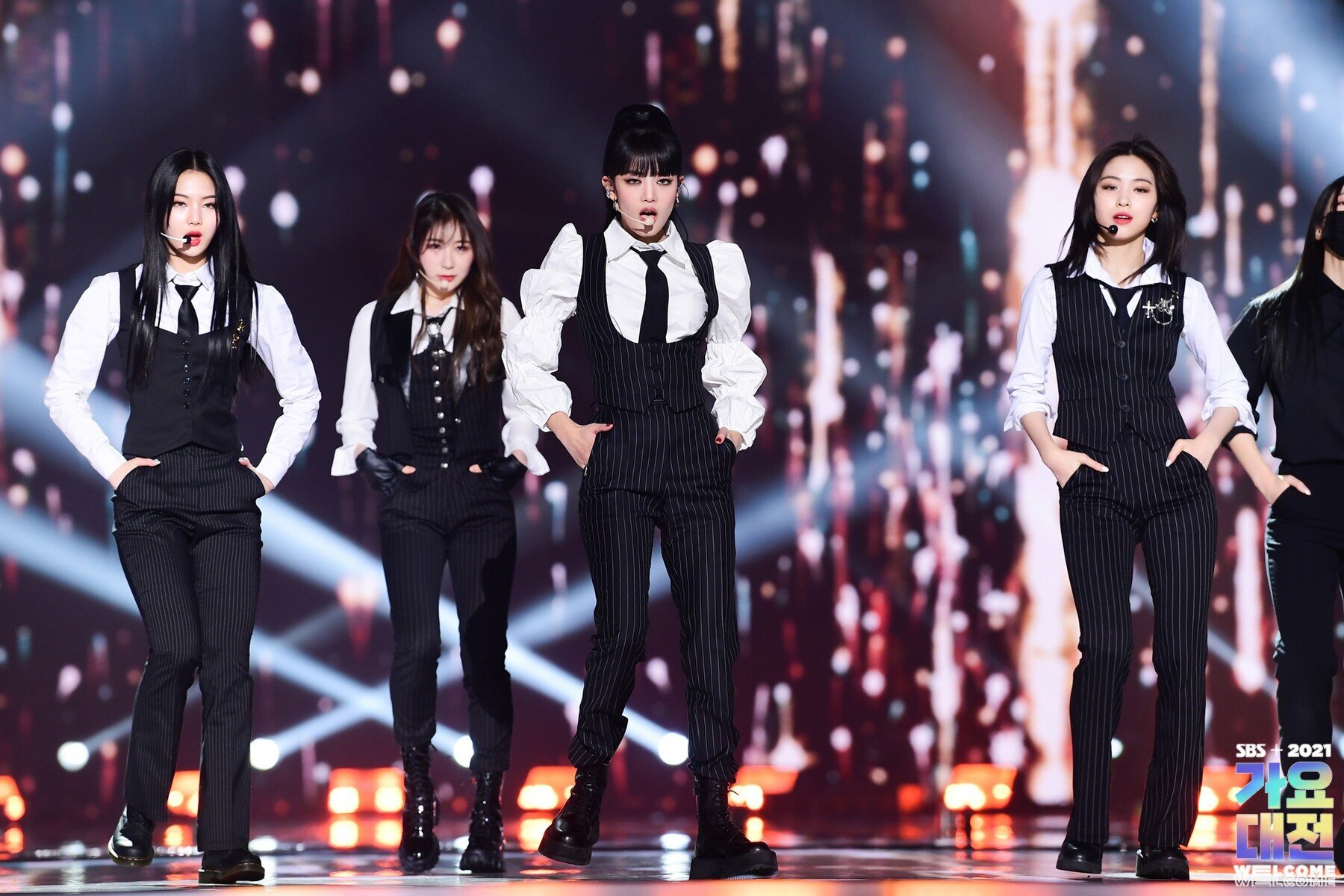 211225 Minnie, Ryujin, Isa & Chaeyeon Special Stage at SBS Gayo Daejeon ...