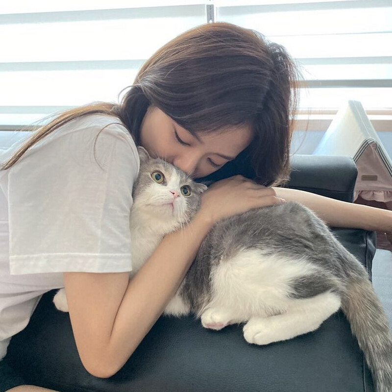 191014 JISOO Instagram Update documents 2