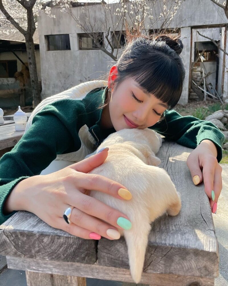220603 Minnie Instagram Update with Shuhua documents 4