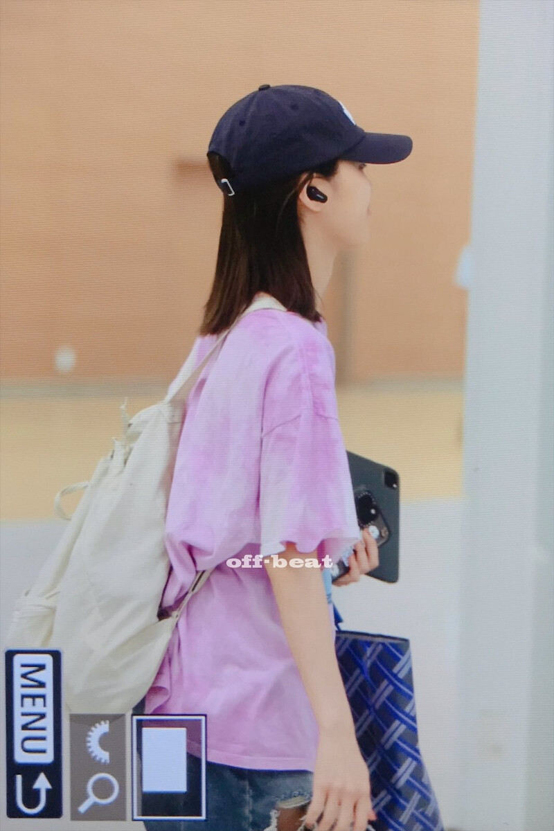 230524 ICN Airport -  ITZY Ryujin documents 4