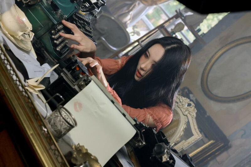 231017 Genie Magazine - SUNMI - 'STRANGER' MV Behind documents 5