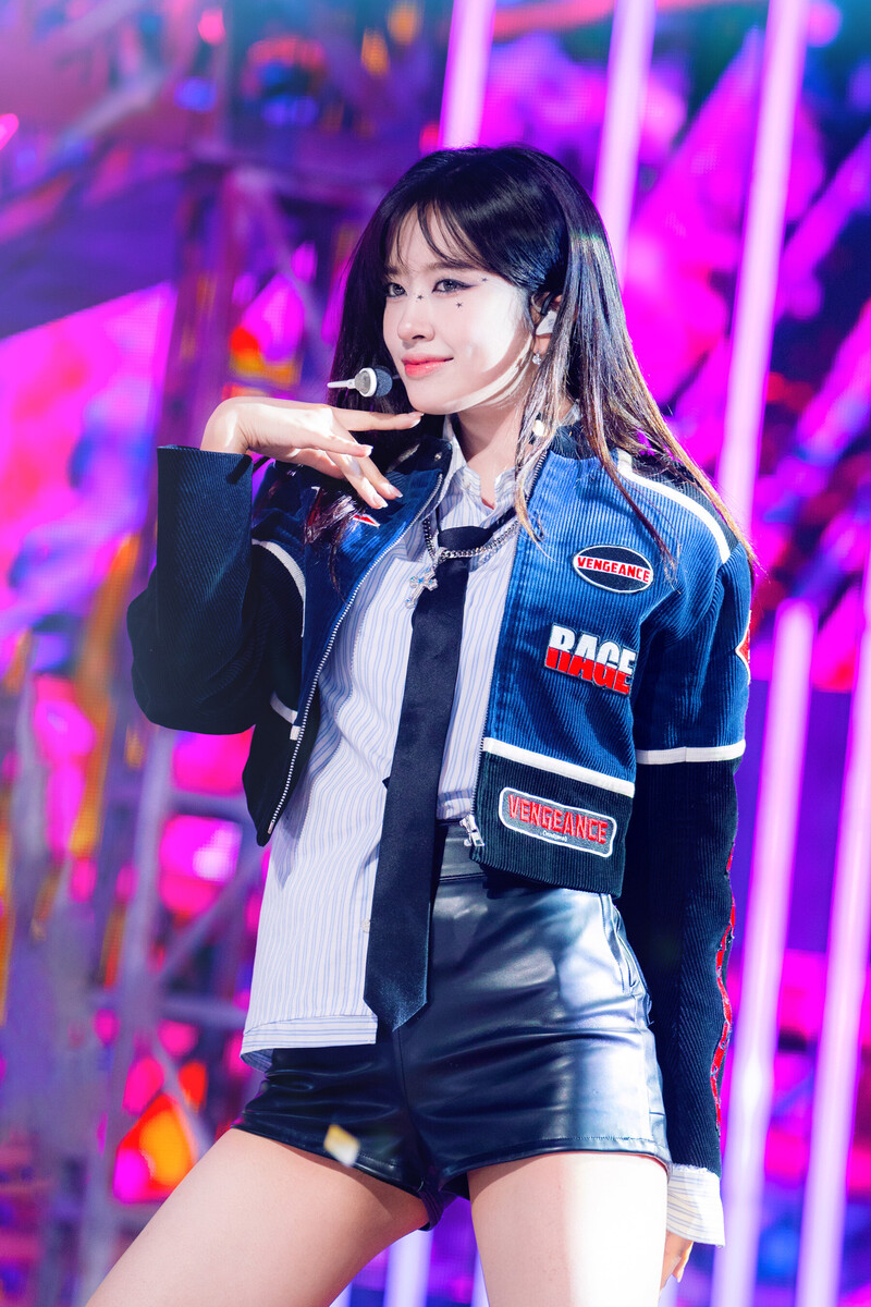 231025 IVE's Yujin - 'Baddie' + 'Off the Record' at SBS INKIGAYO documents 1