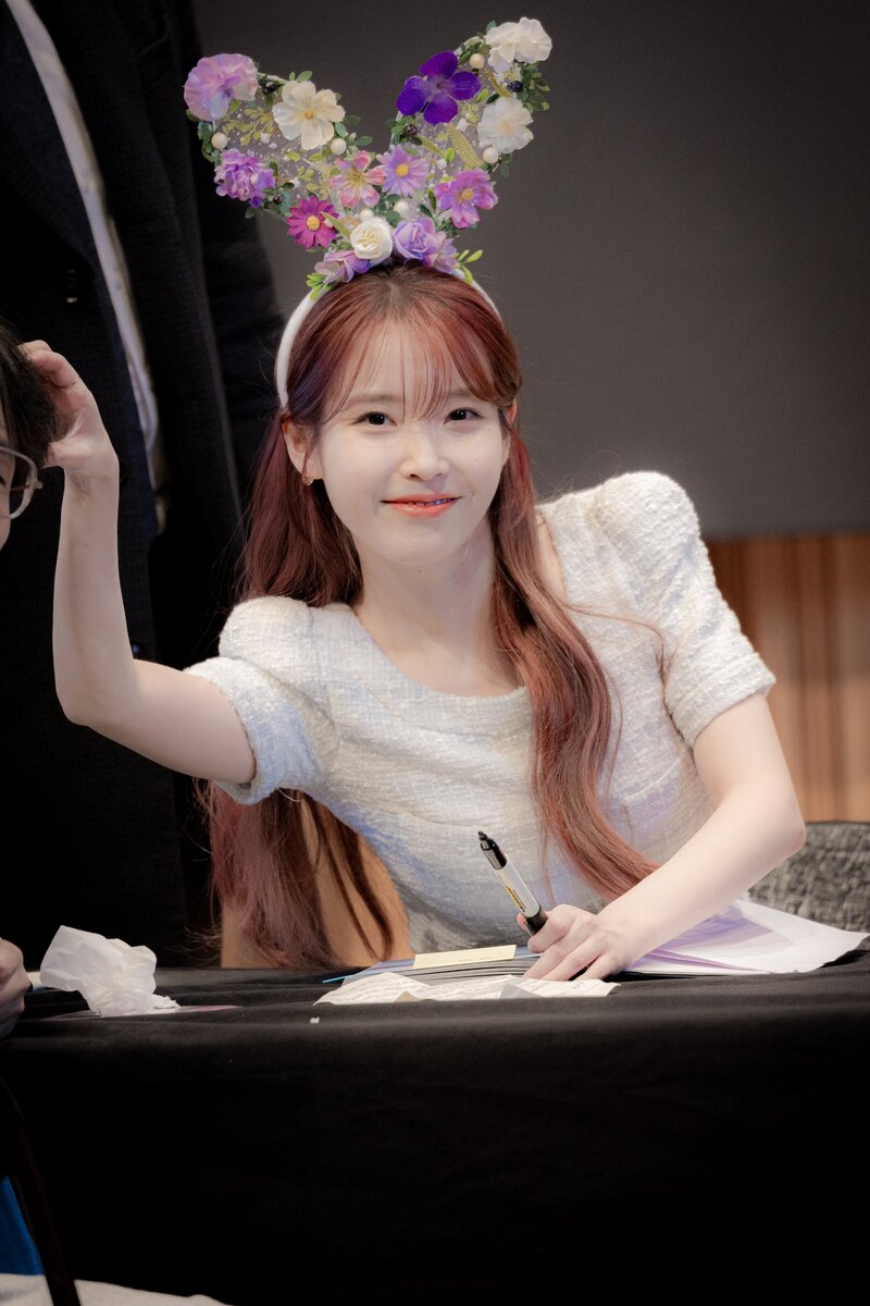240315 IU - Fansign Event documents 19