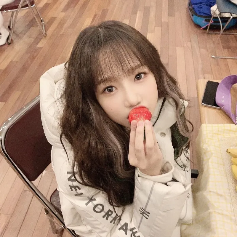 official_izone-1231145619982471168-ERXoZXGUYAIDXHK.jpg