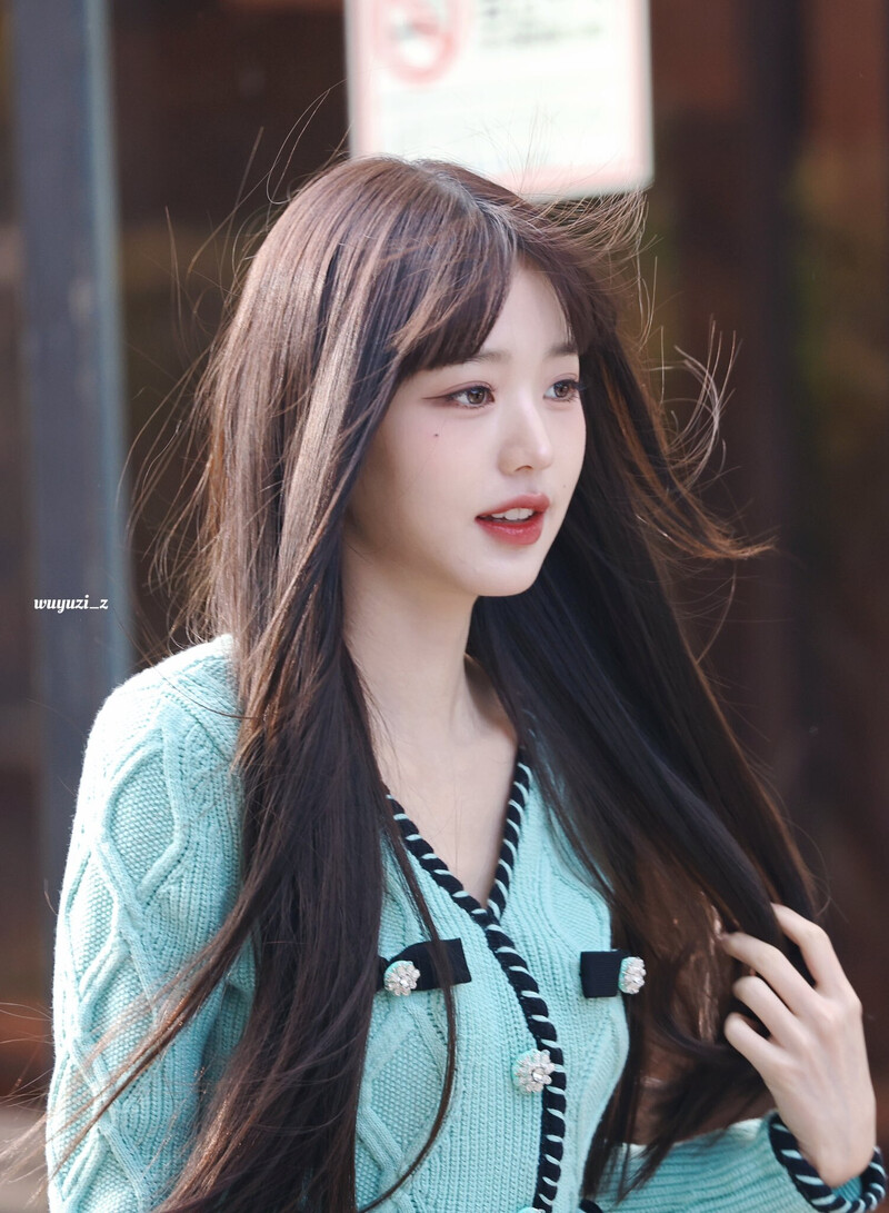 231027 IVE's Wonyoung heading to Music Bank documents 8