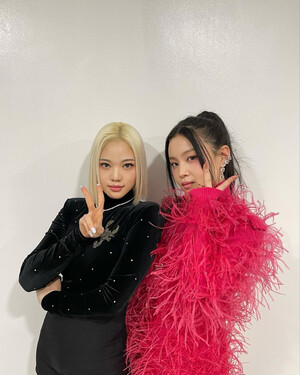 211225 SMOODY Instagram Update with Lee Hi