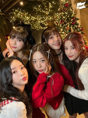 231220 1theK twitter update with APINK - Beyond the Studio