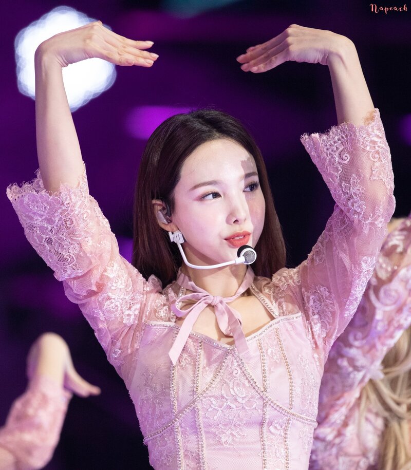 200104 TWICE Nayeon - 34th Golden Disc Awards Day 1 documents 10