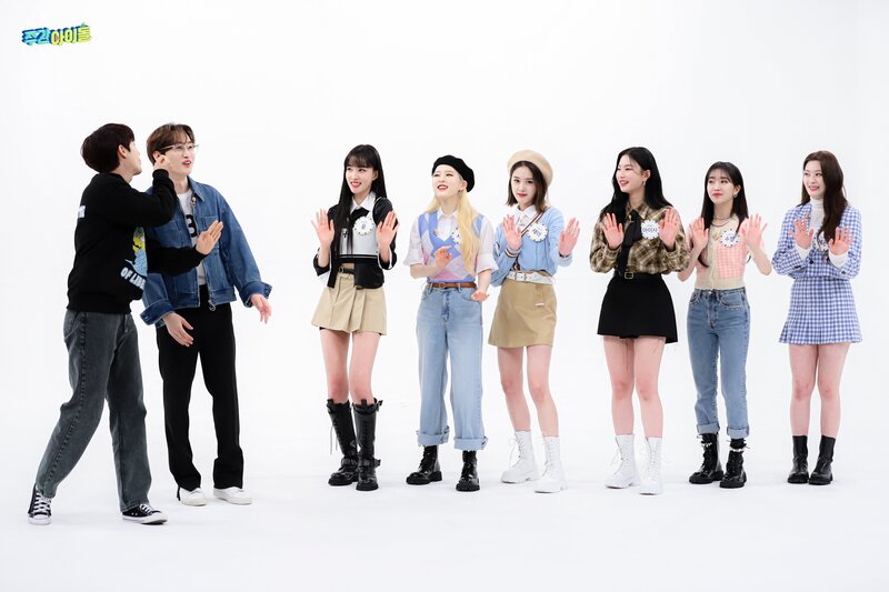 220301 MBC Naver - STAYC at Weekly Idol documents 2