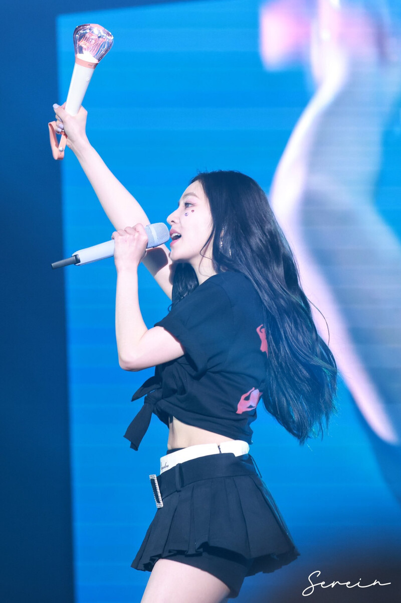 230402 Red Velvet Irene - 'R to V' Concert in Seoul Day 2 documents 4