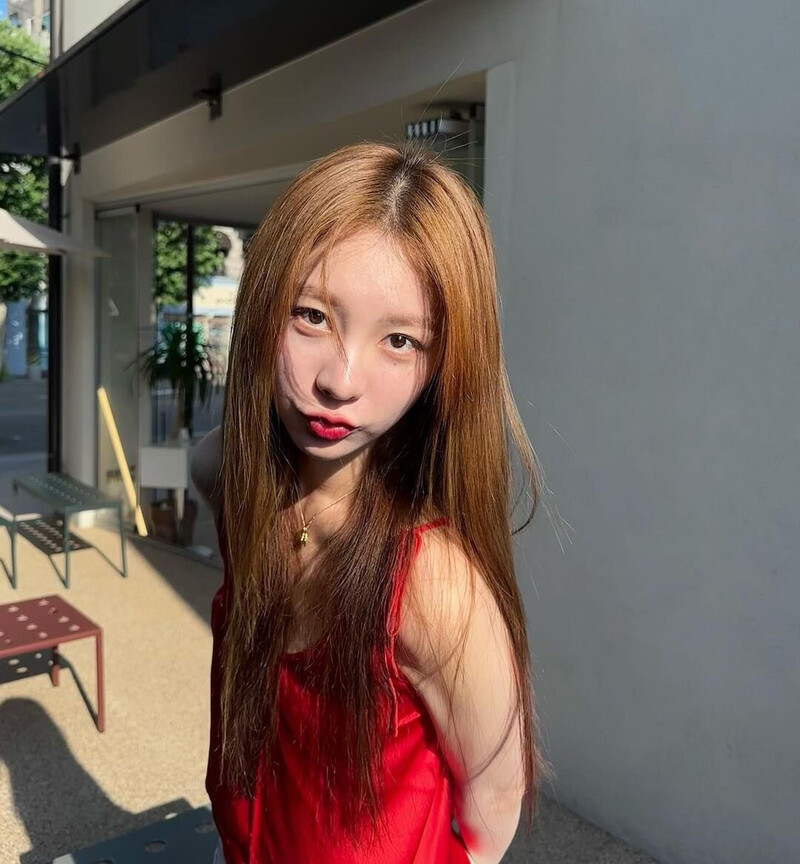 230619 YIYEON INSTAGRAM UPDATE documents 5