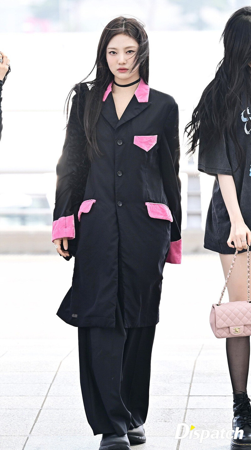 230623 aespa NingNing at Incheon International Airport documents 2