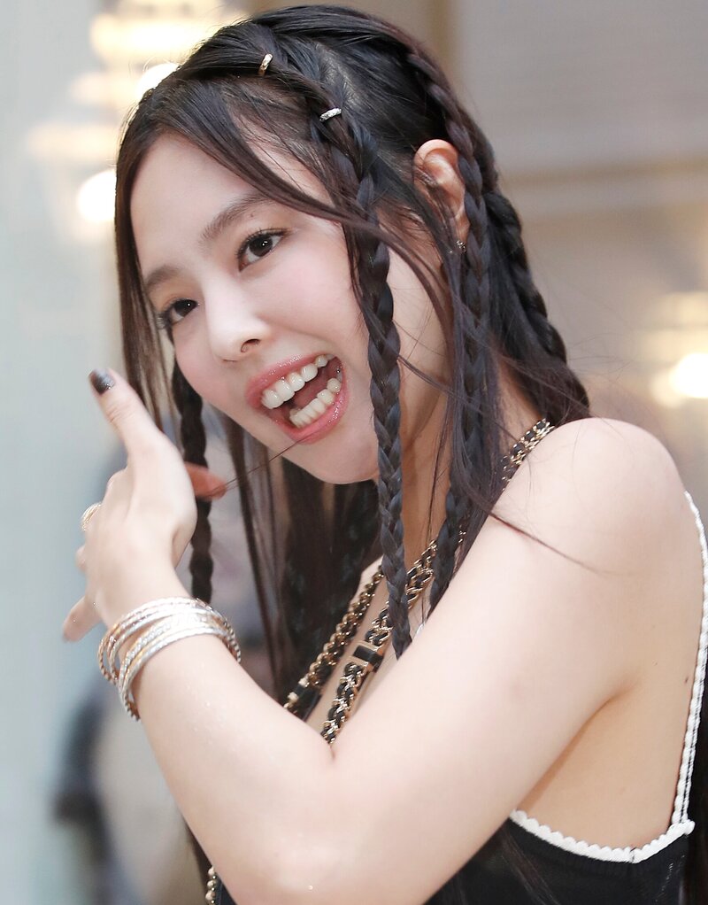 240703 Jennie - CHANEL Coco Crush Pop-up Ppening Party in Seoul documents 5