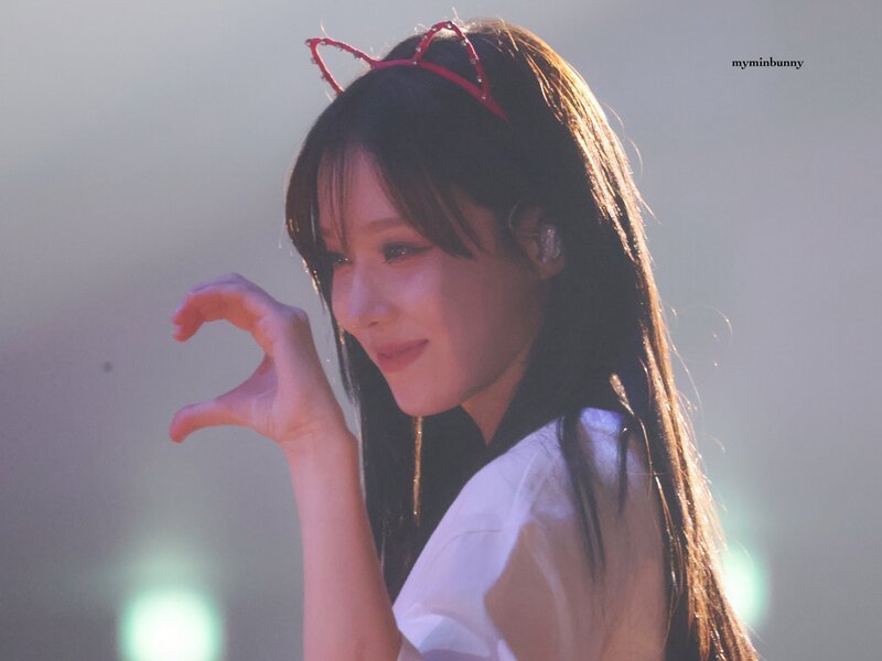 230225 aespa Winter - 1st Concert 'SYNK : HYPER LINE' at Seoul Day 1 documents 10