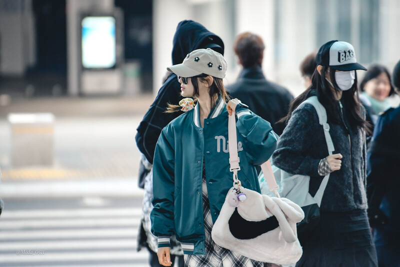 240202 New Jeans Danielle at Incheon International Airport documents 4