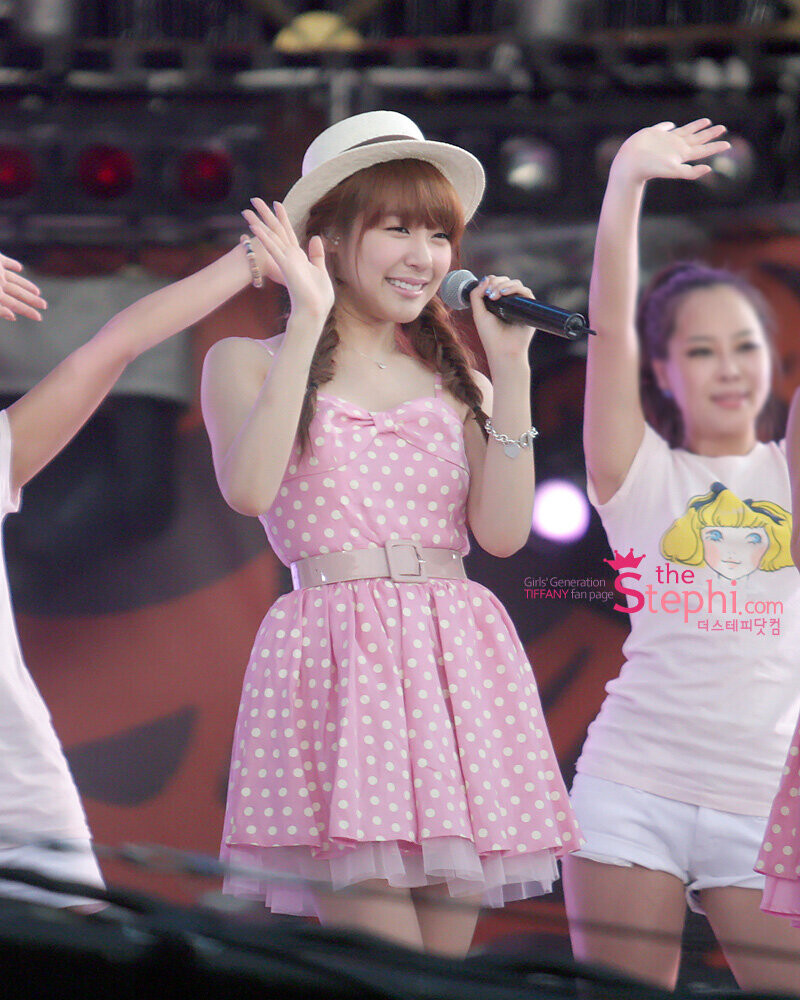 100821 Girls' Generation Tiffany at SMTOWN Live in Seoul documents 19