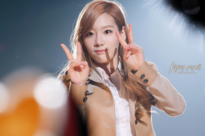 120126 Girls' Generation Taeyeon at Korean International Style Show documents 2