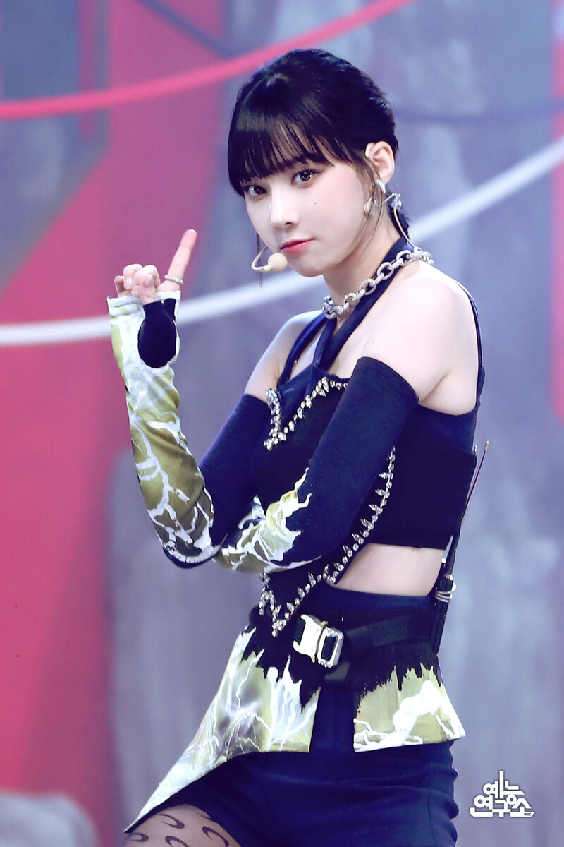 211016 aespa - 'Savage' at Music Core documents 12