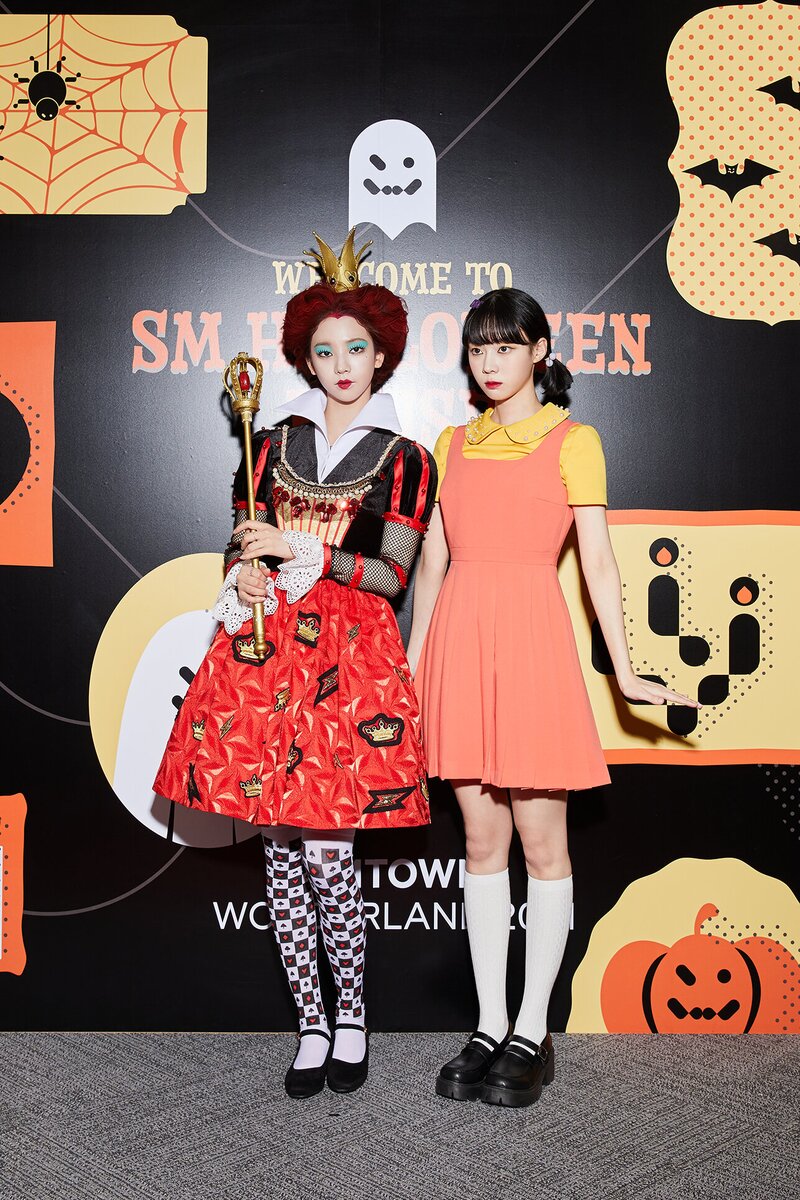 211031 SMTown Twitter Update - aespa at SM Halloween House documents 6