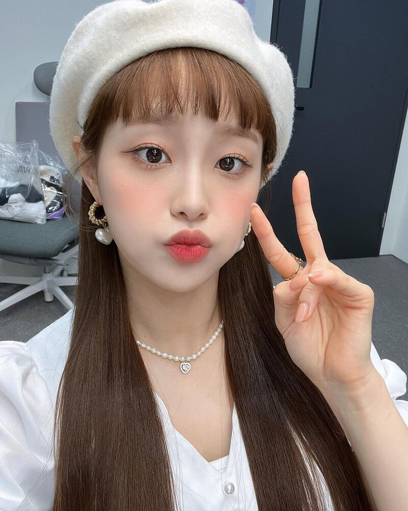 221002 LOONA Chuu Instagram Update documents 4