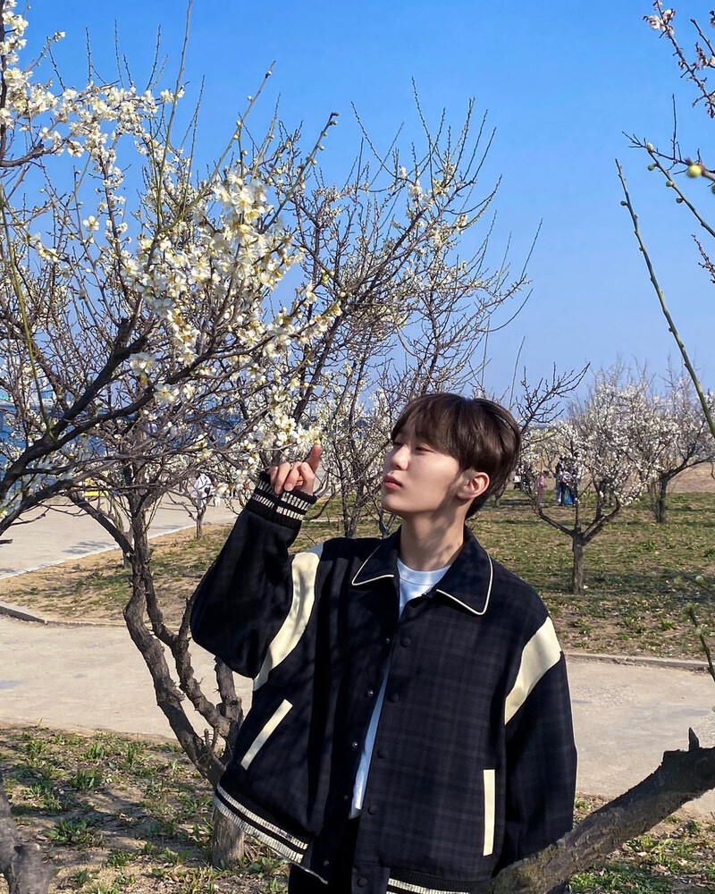 230408 SEVENTEEN Seungkwan Instagram Update documents 1