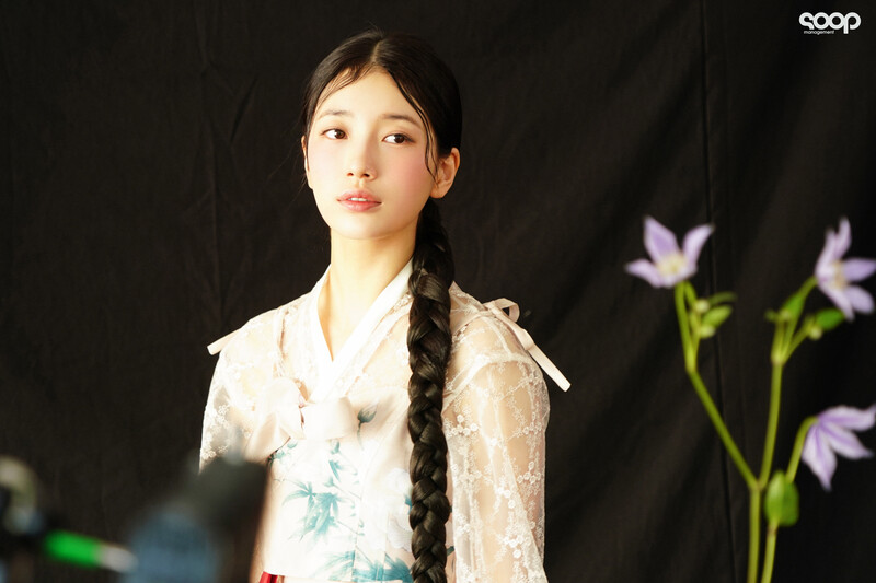 240108 SOOP Naver Post - Suzy - Elle Korea January Issue Photoshoot Behind documents 4