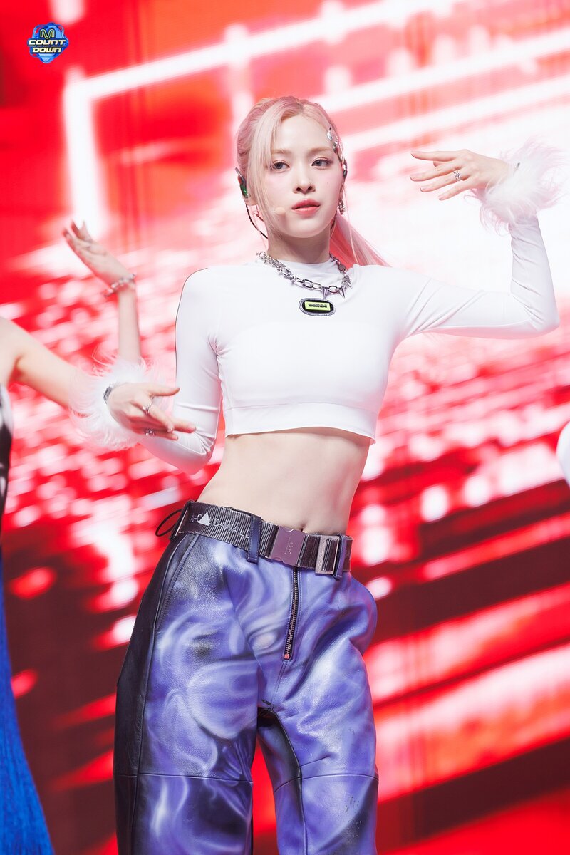 240111 ITZY Ryujin - 'BORN TO BE' and 'UNTOUCHABLE' at M Countdown documents 7