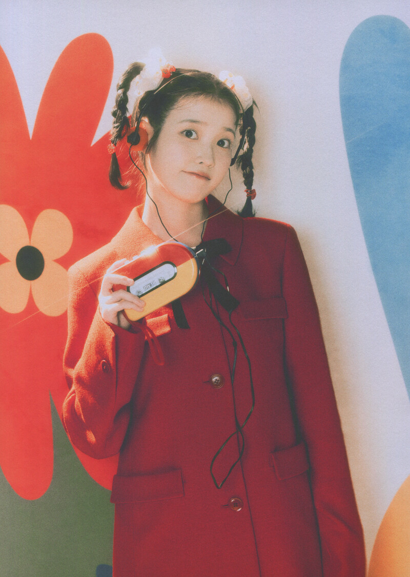 IU - 5th Official ‘UAENA’ Fanclub Kit [SCANS] documents 5