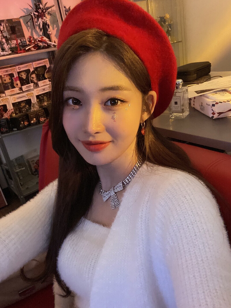 211223 EVERGLOW Twitter Update - Sihyeon documents 1