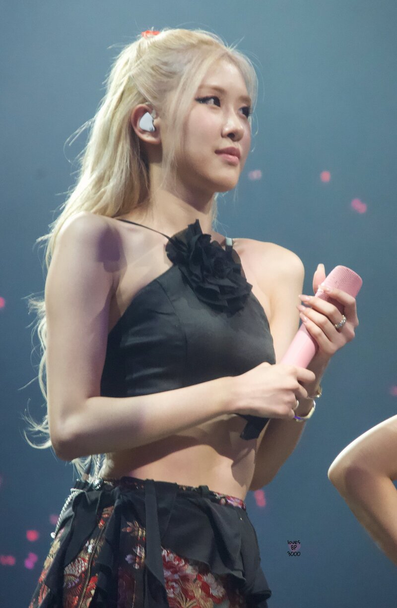 221211 BLACKPINK Rosé 'BORN PINK' Concert in Paris Day 1 kpopping