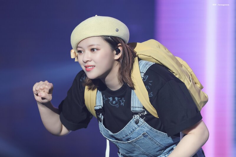 230416 TWICE Jeongyeon - ‘READY TO BE’ World Tour in Seoul Day 2 documents 3