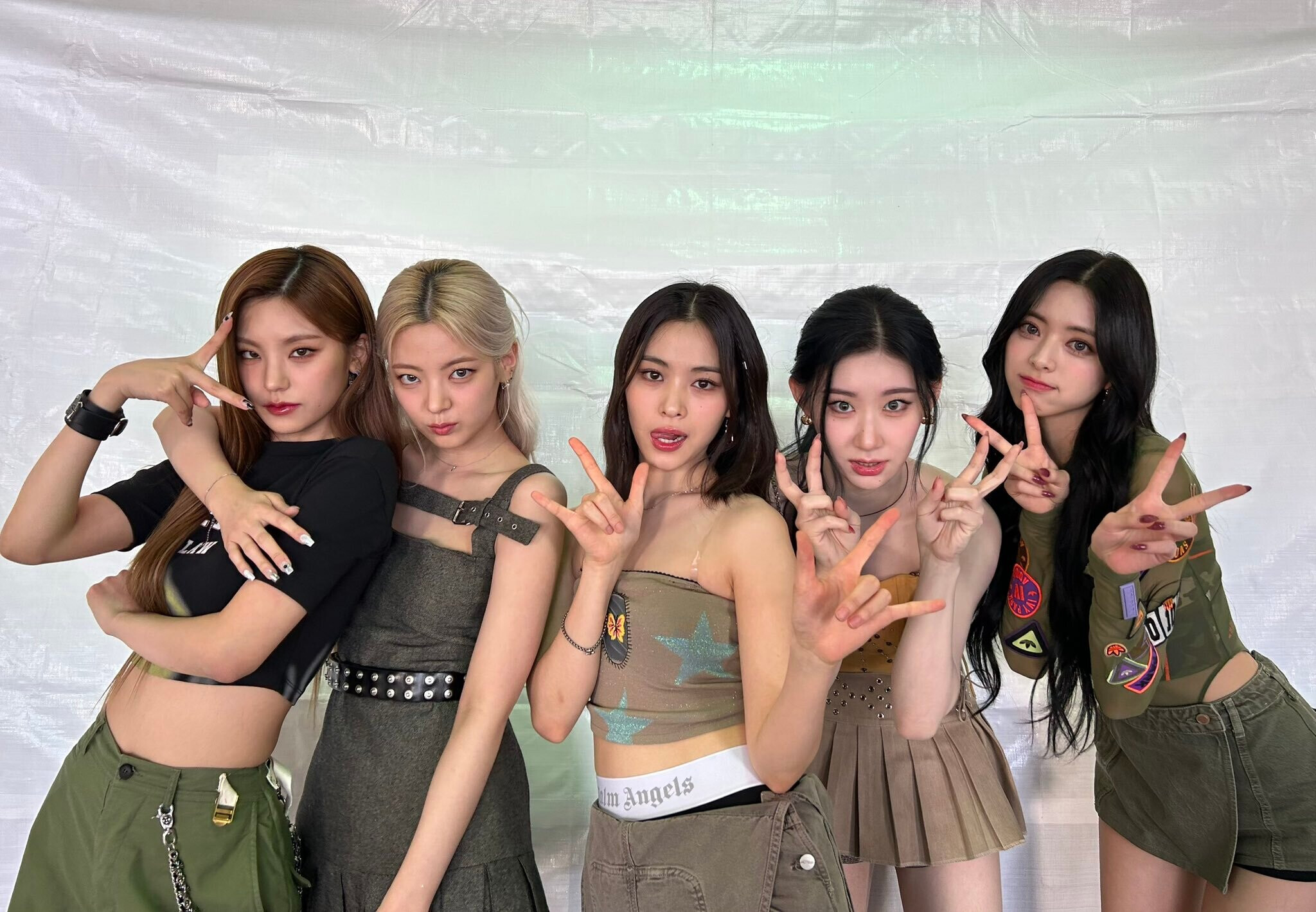 230527 ITZY Twitter Update | kpopping