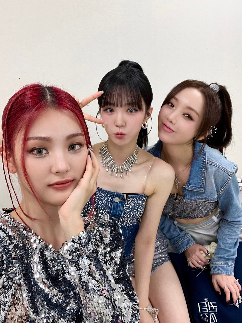 230719 WOOAH Twitter Update - NANA with Lightsum SANGAH, Lovelyz KEI documents 3