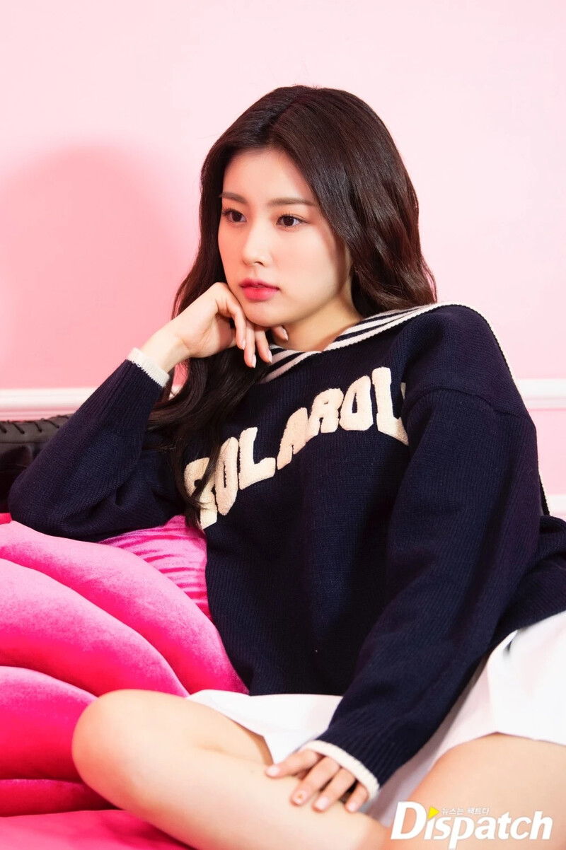 210308 IZ*ONE Studio Photoshoot with Dispatch documents 16