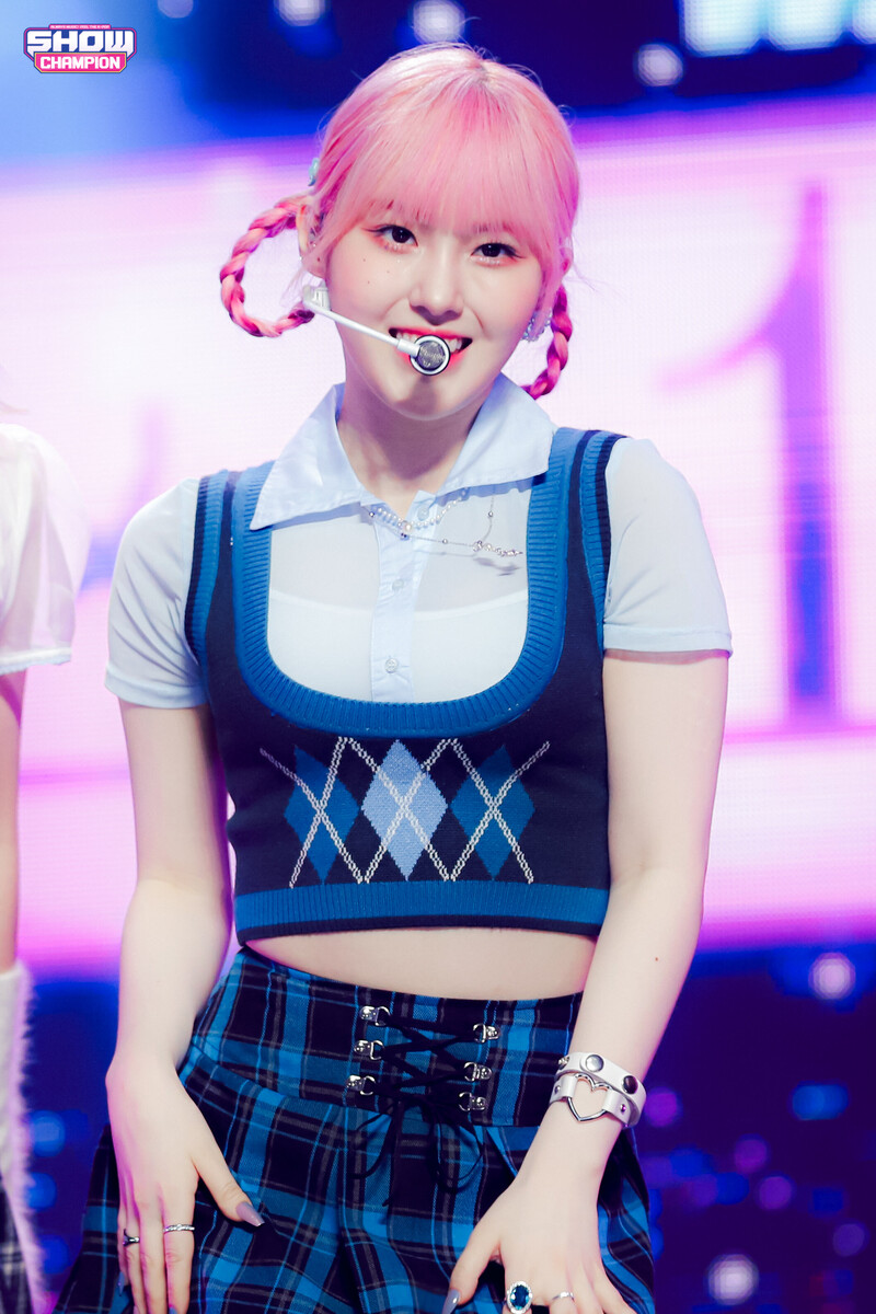 220120 Kep1er Chaehyun - 'WA DA DA' at Show Champion documents 7