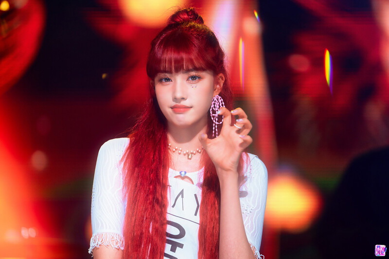 220807 STAYC Yoon 'BEAUTIFUL MONSTER' at Inkigayo documents 4