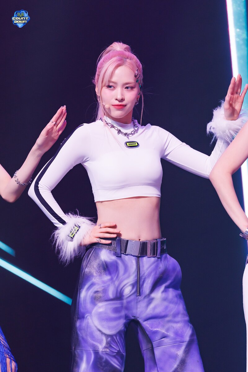 240111 ITZY Ryujin - 'BORN TO BE' and 'UNTOUCHABLE' at M Countdown documents 3