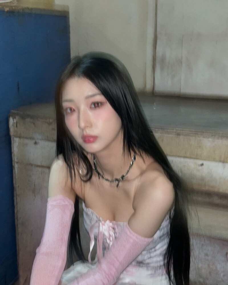 240921 - YeoJin Instagram Update documents 27