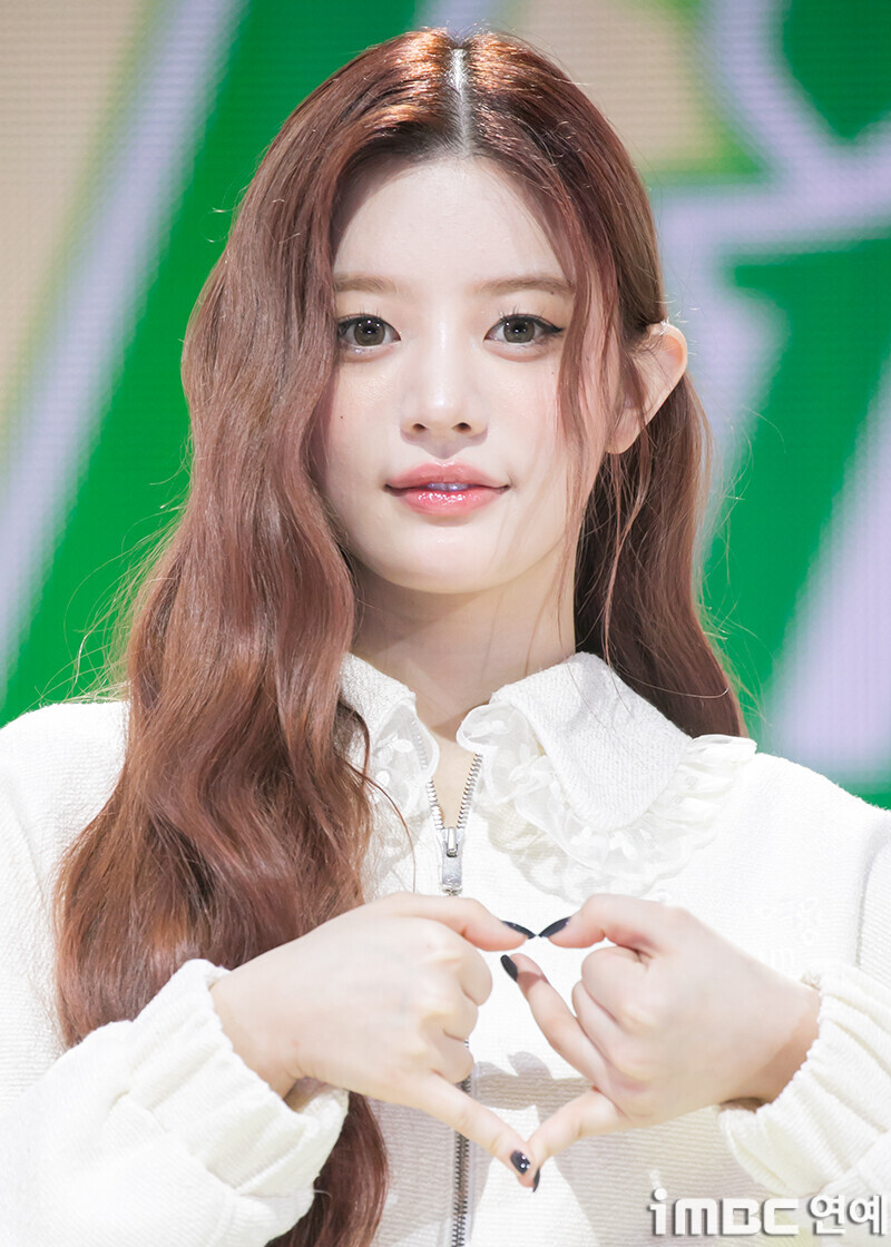 241021 ILLIT Minju at ‘I’LL LIKE YOU’ Media Press Conference documents 8