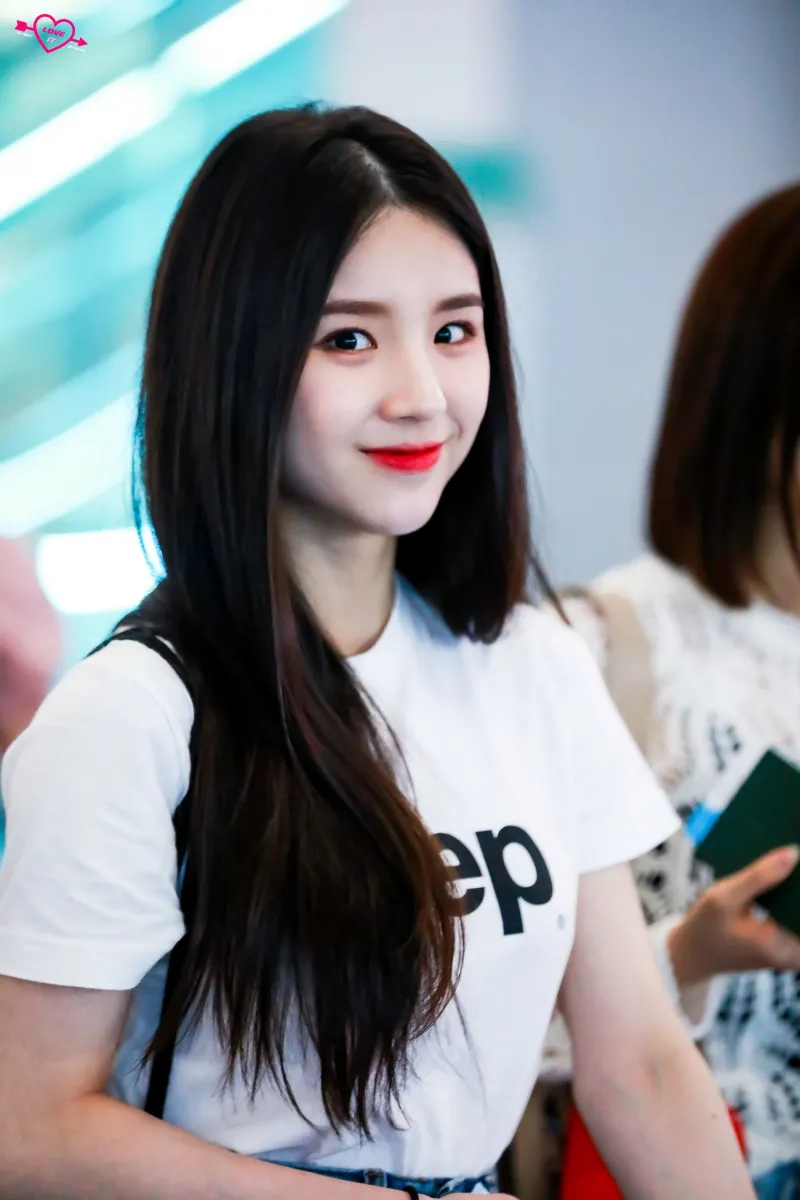 Jeon_HeeJin_com EA-r-HSU0AE4bZ4  20190802.jpg