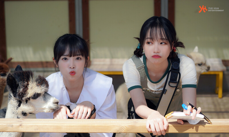 210908 Yuehua Naver Post - Yena & Yuri on Yena's Animal Detective documents 1