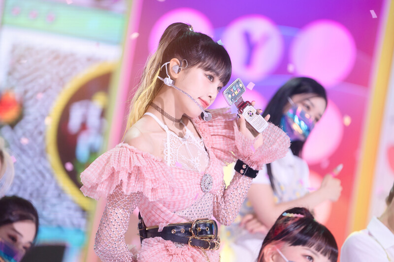 220807 YENA - 'SMARTPHONE' at Inkigayo documents 1