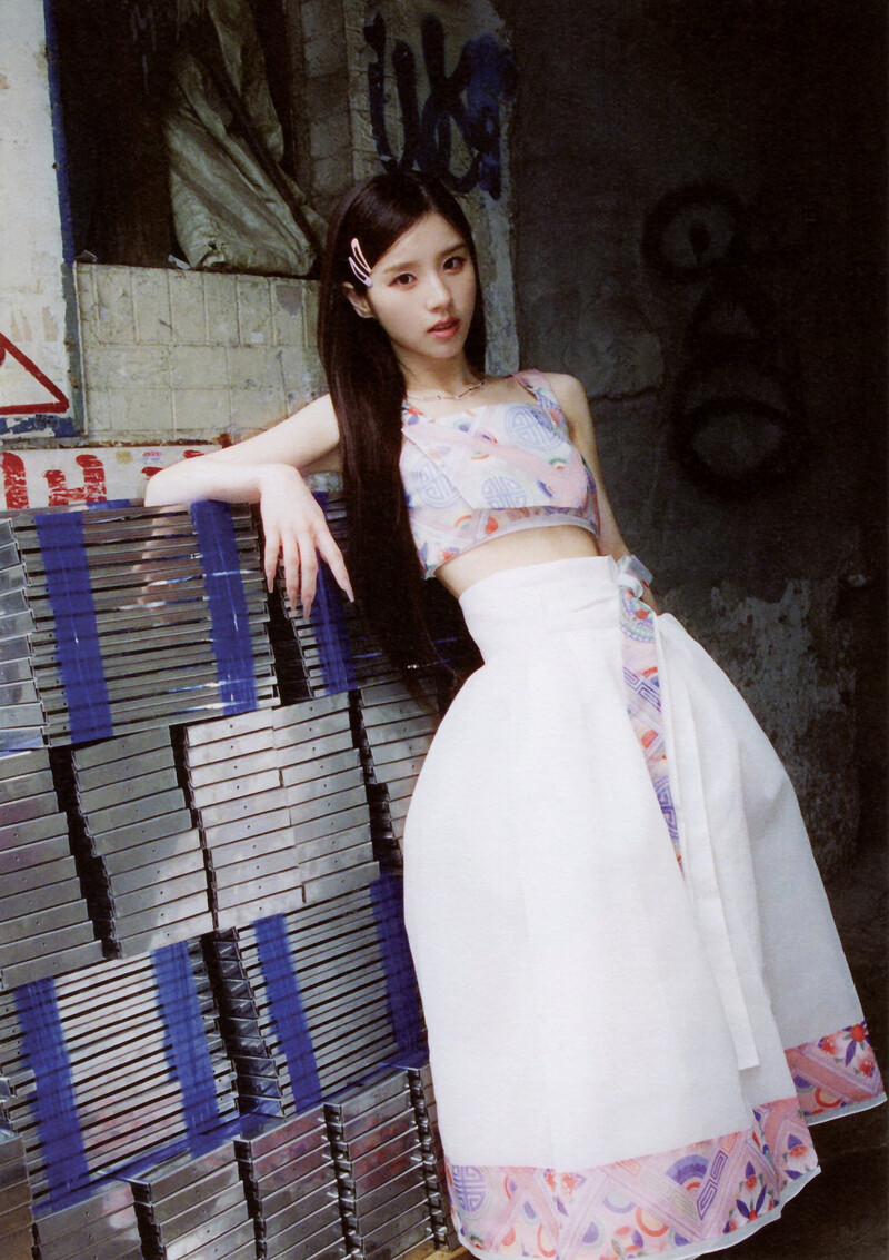 HEEJIN -  1st Mini Album "K" [SCANS] documents 9