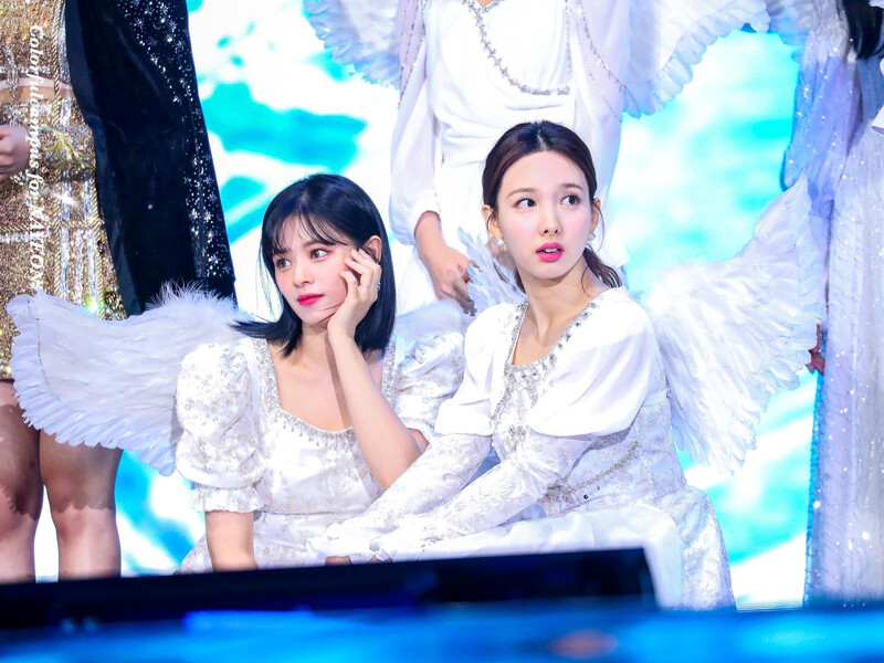 200105 TWICE Jeongyeon & Nayeon - 34th Golden Disc Awards Day 2 documents 1