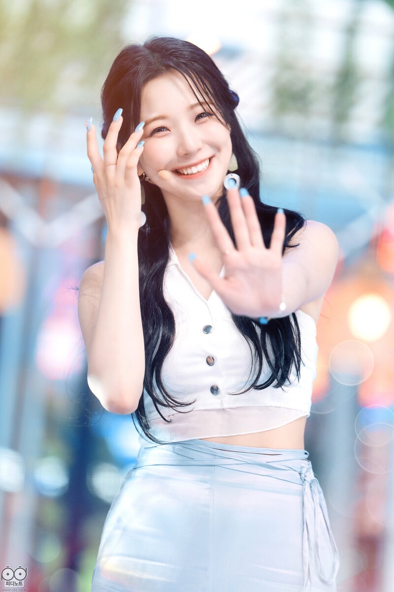 220703 fromis_9 Jiheon - 'Stay This Way' at Inkigayo documents 18