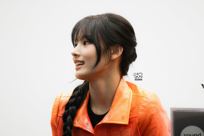 231013 JINI at SoundWave Fansigning documents 4